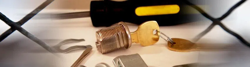 Community Locksmith Store East Elmhurst, NY 718-673-6782 - changing-locks